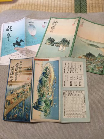 またまた入荷、初三郎。三重県桑名市で鳥瞰図、鉄道案内図、旧車パンフなどの紙物を買取させて頂きました。