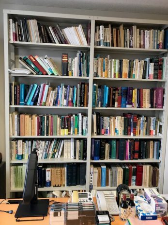 京都府にある大学の研究室から大量の蔵書を引き取りました。