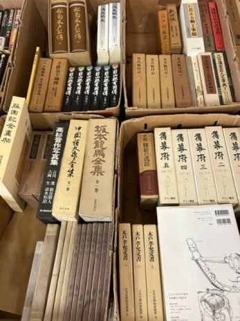 【名古屋市中村区】復古記全15巻や坂本龍馬全集など幕末に関する史料本を15箱ほど買取しました。