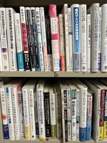 【愛知県】先生の退職に伴い大学のお部屋から言語学の学術書を買取しました。